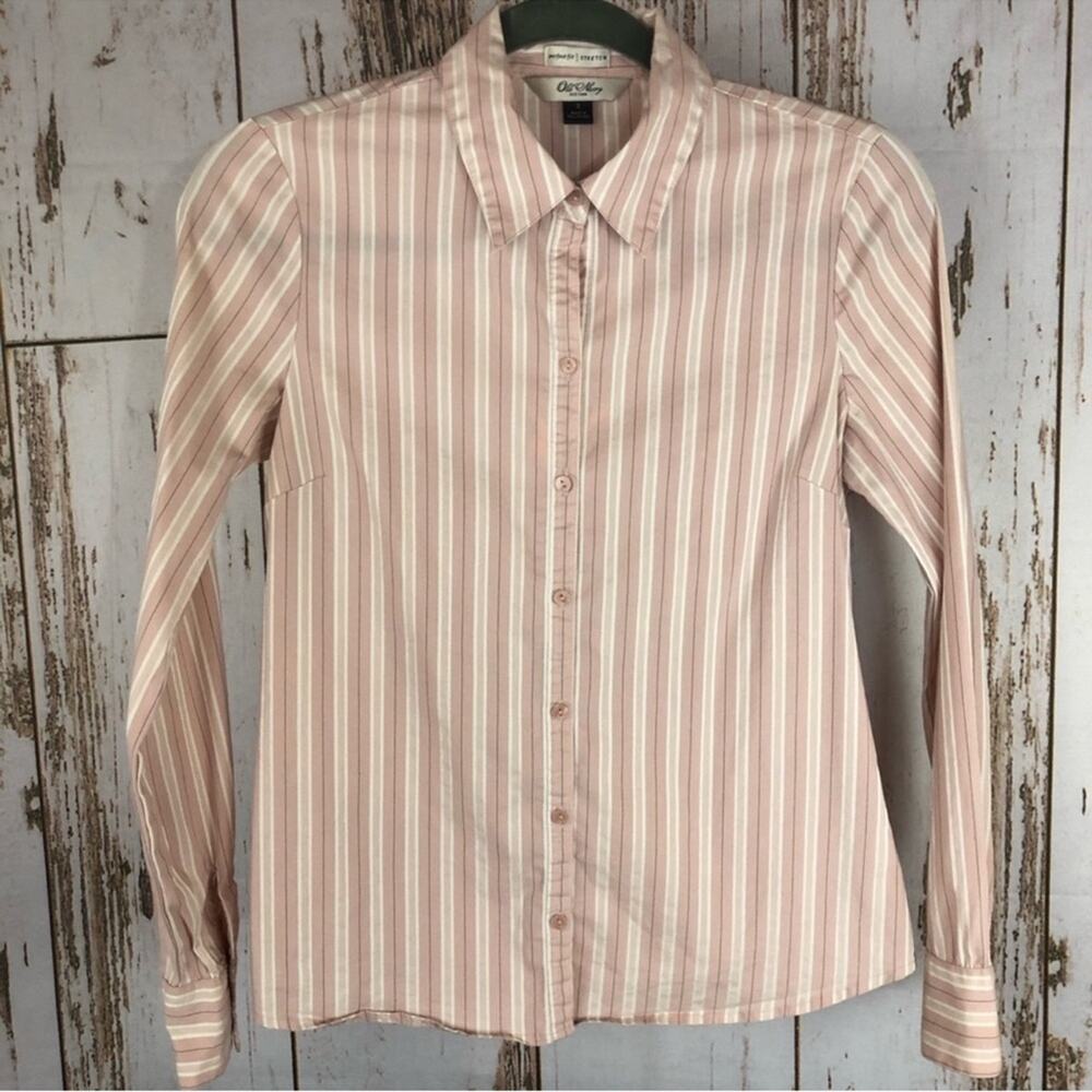 Old Navy Stretch Button Up Shirt, Size Small.  In excellent condition!